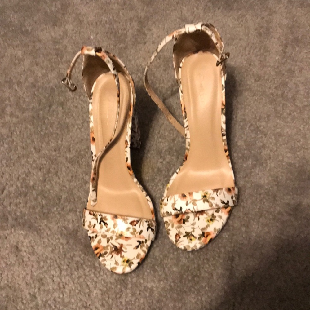 Wild diva lounge flower heels